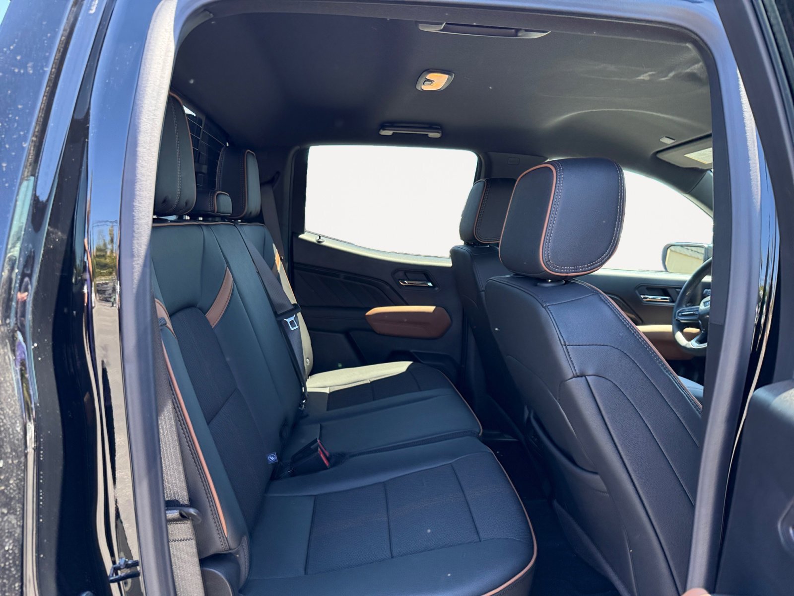 New 2025 GMC Canyon AT4 w/ Nightfall Edition image 18