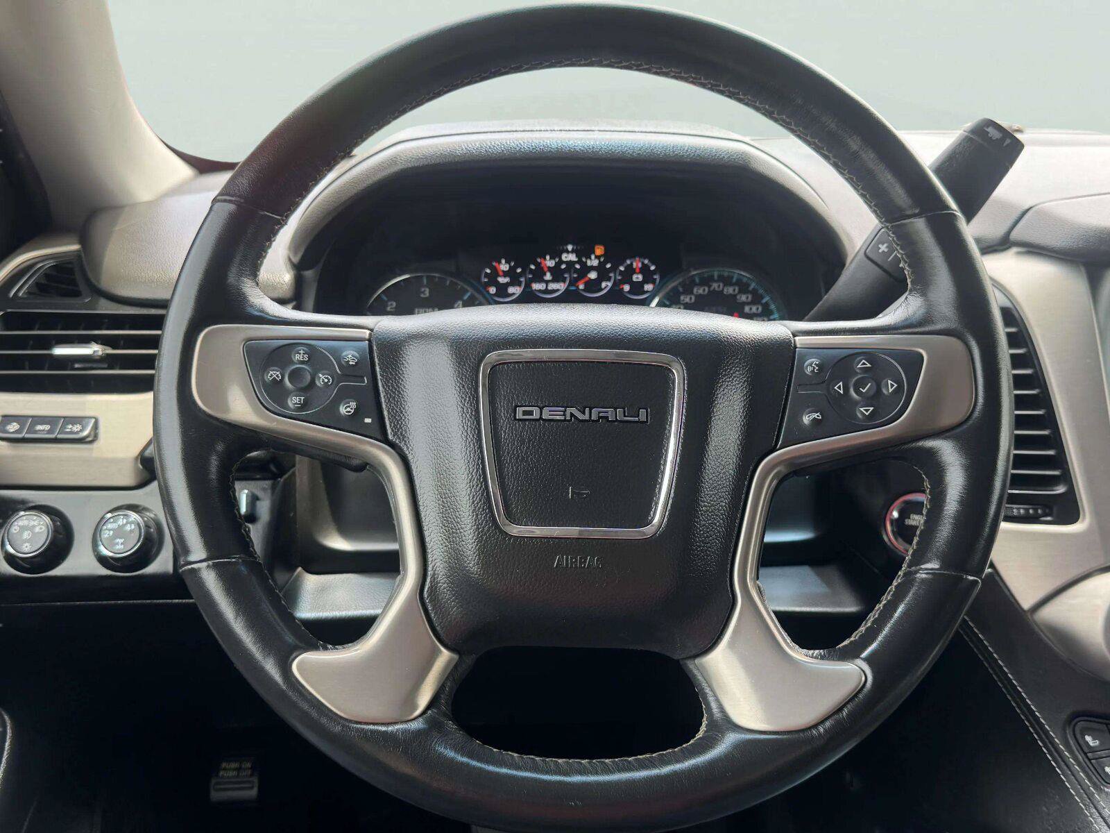 Used 2019 GMC Yukon Denali w/ Denali Ultimate Package AWD/4WD image 32