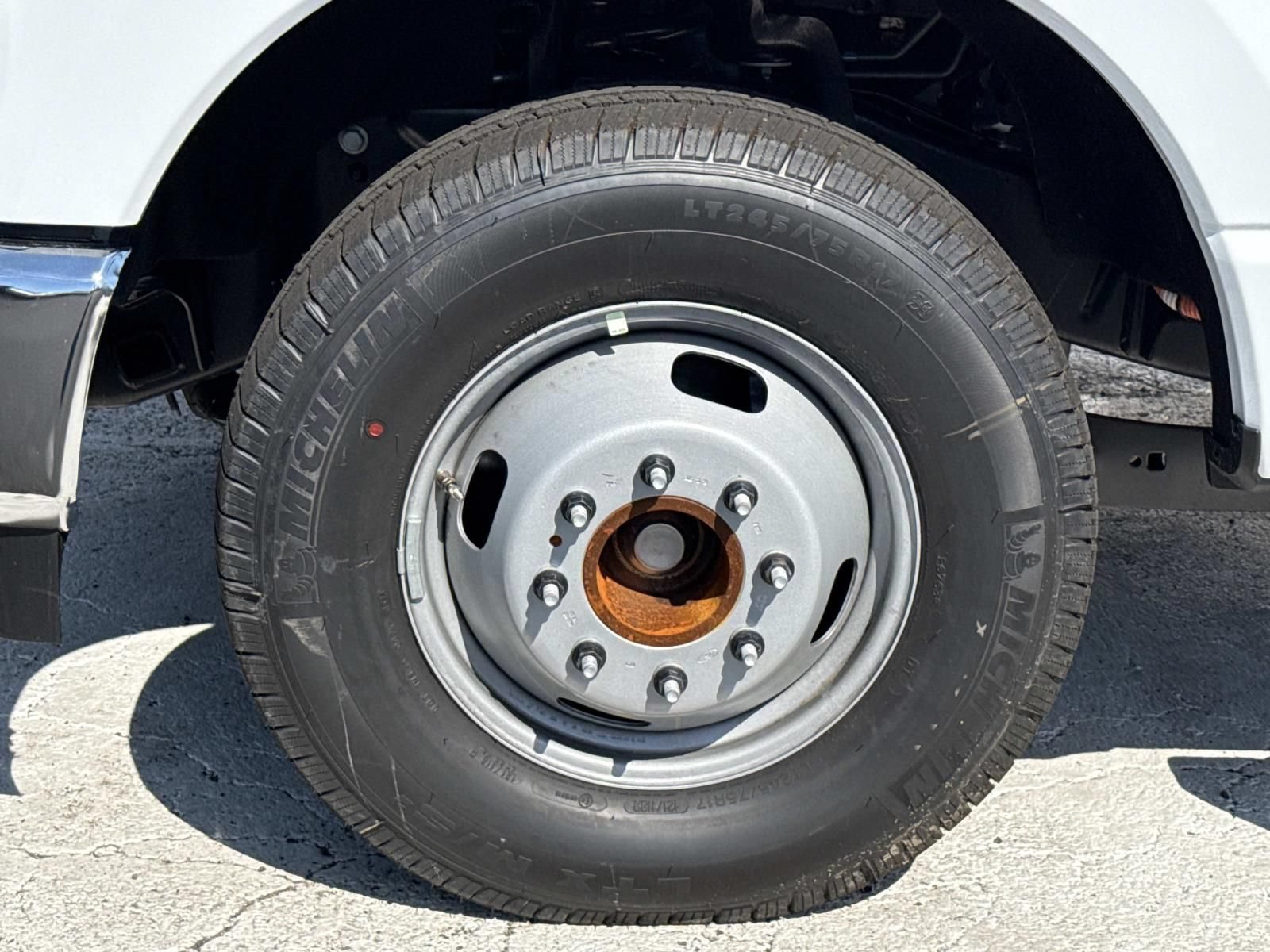New 2026 Ford F350 XL w/ XL Chrome Package RWD image 9