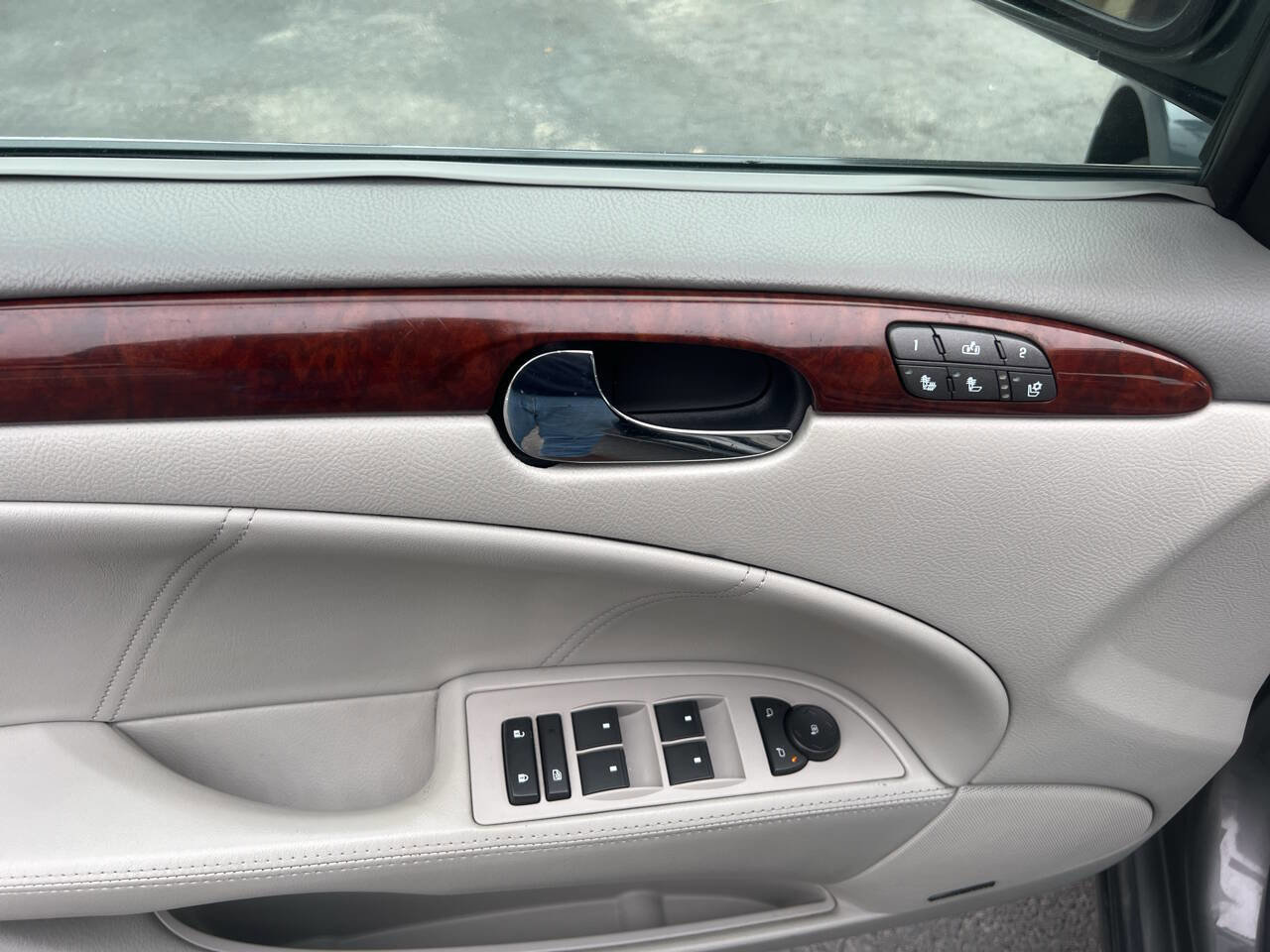 Used 2007 Buick Lucerne CXL image 29