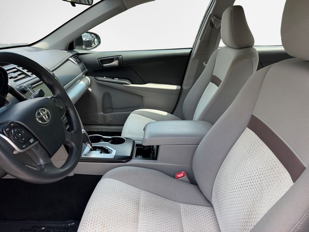Used 2013 Toyota Camry LE FWD image 12