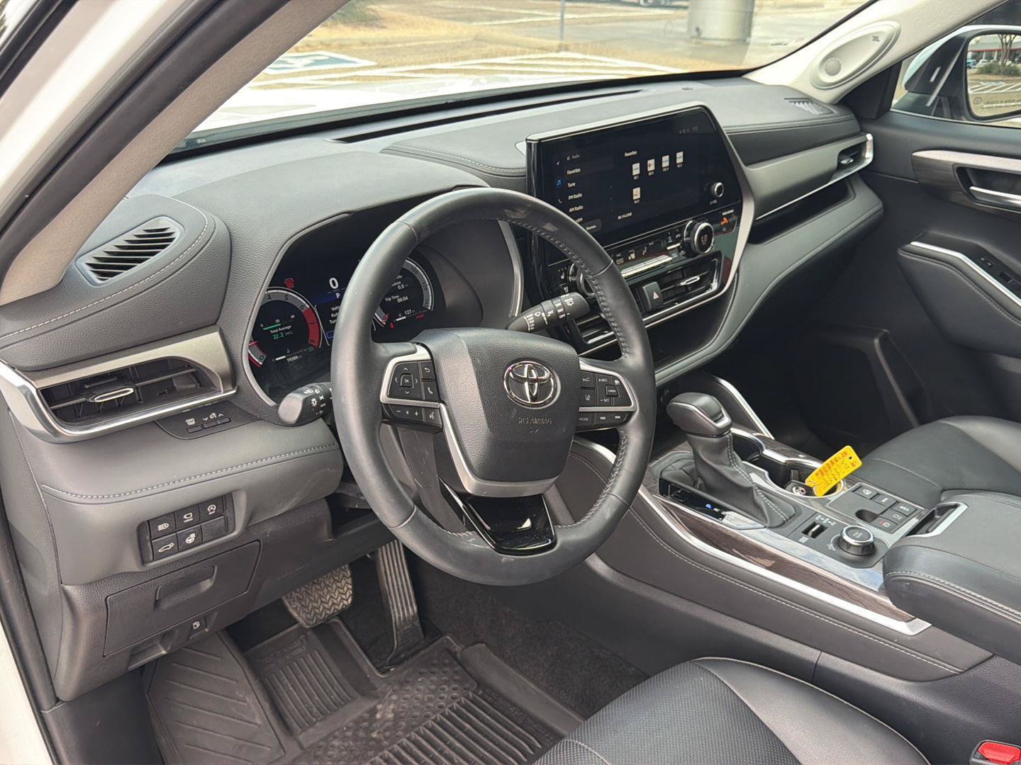 Used 2024 Toyota Highlander Limited AWD/4WD image 21