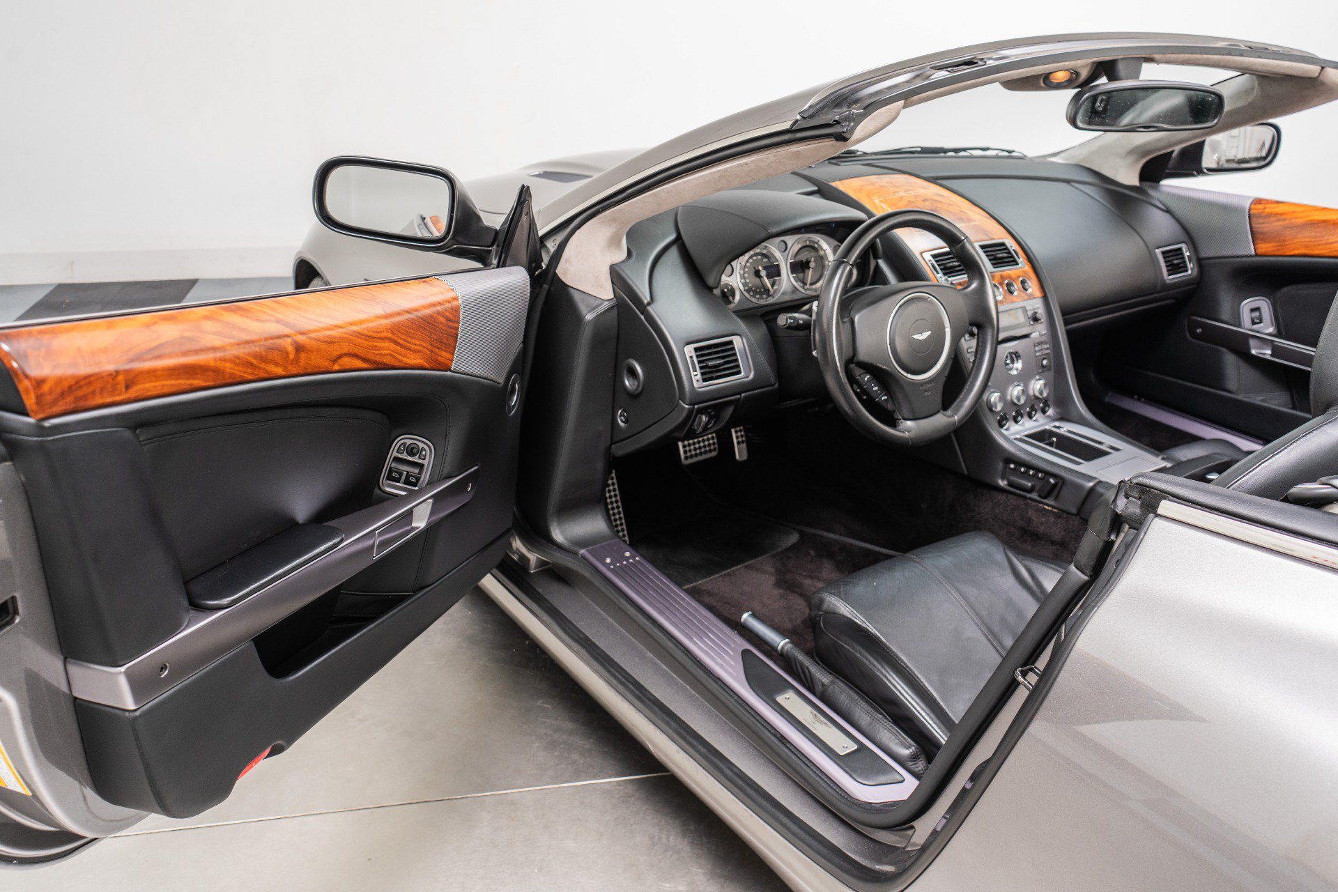 Used 2008 Aston Martin DB9 Volante RWD image 22
