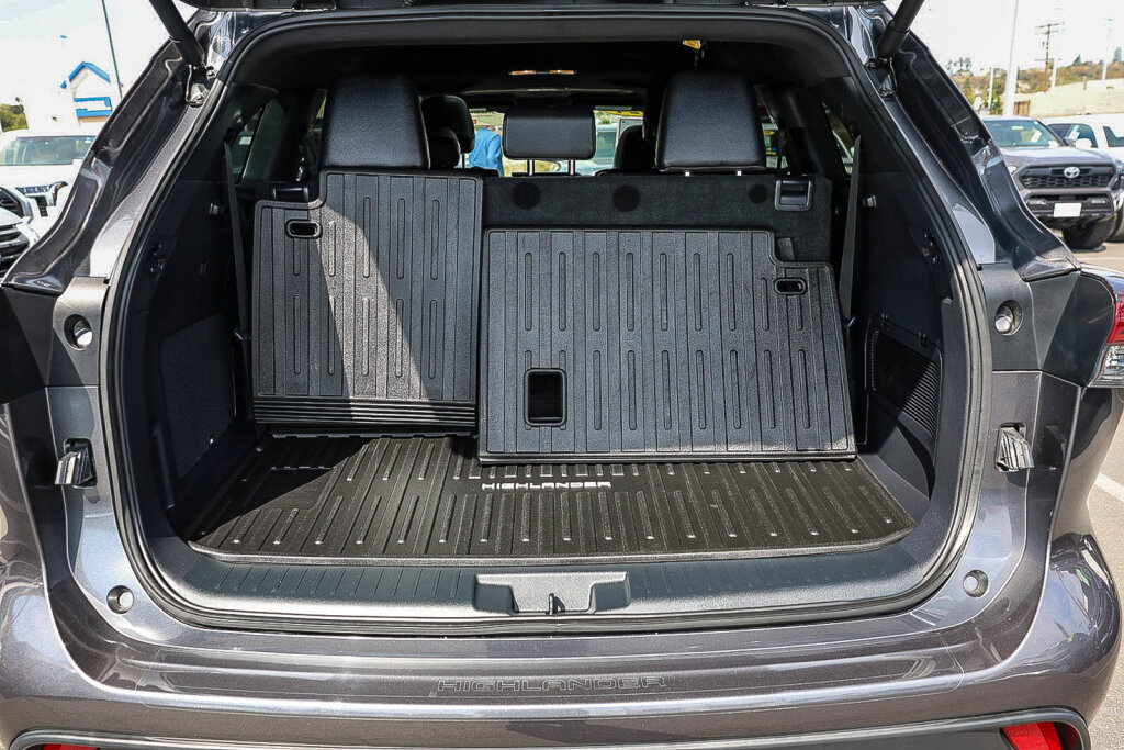 Certified 2024 Toyota Highlander XSE FWD image 29
