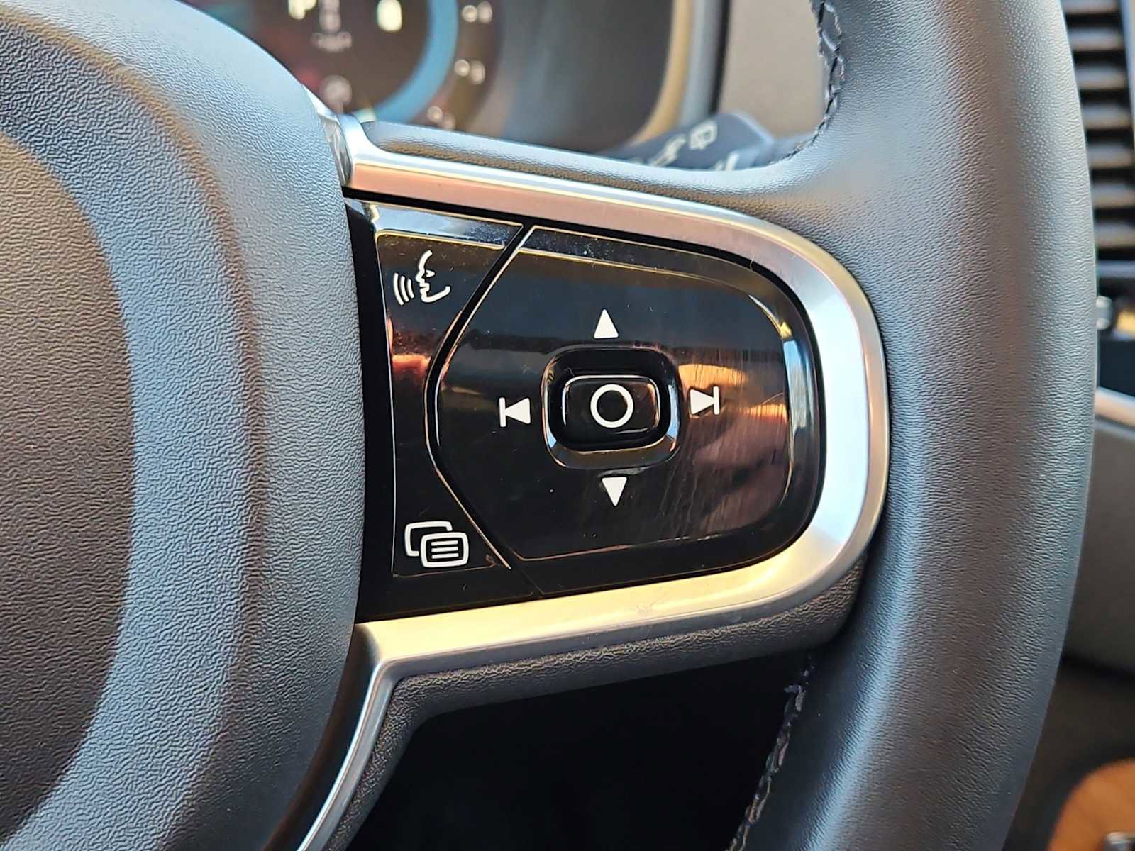 Used 2023 Volvo XC90 B6 Plus w/ Protection Package image 28