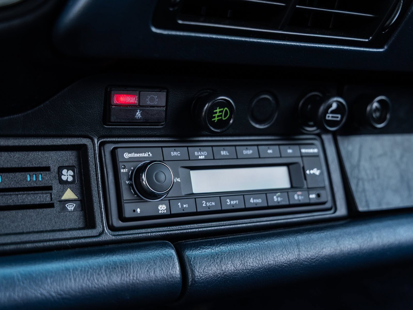 Used 1988 Porsche 911 Carrera RWD image 41