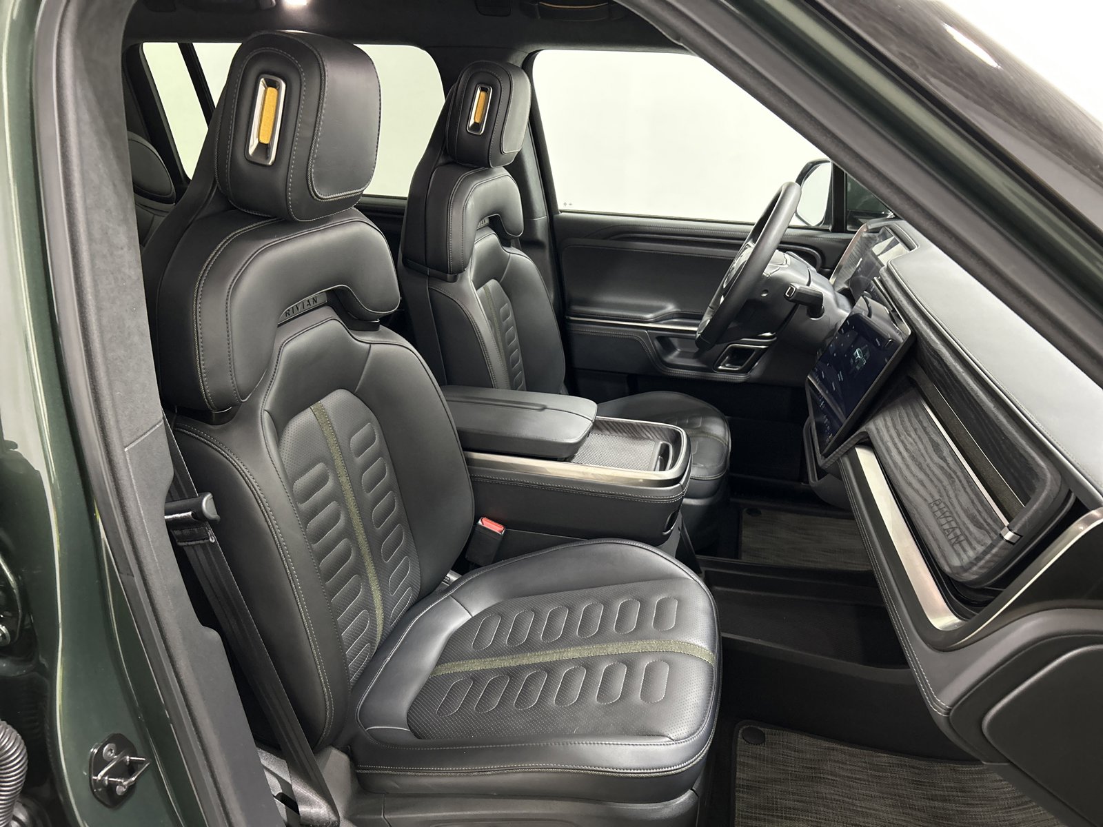 Used 2023 Rivian R1S Adventure image 24