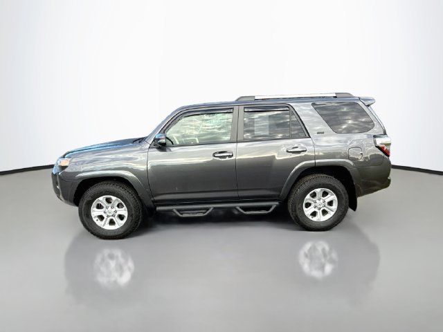 Used 2022 Toyota 4Runner SR5 Premium w/ Moonroof Package AWD/4WD image 4