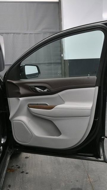 Used 2022 GMC Acadia SLE w/ LPO, Floor Liner Package AWD/4WD image 9