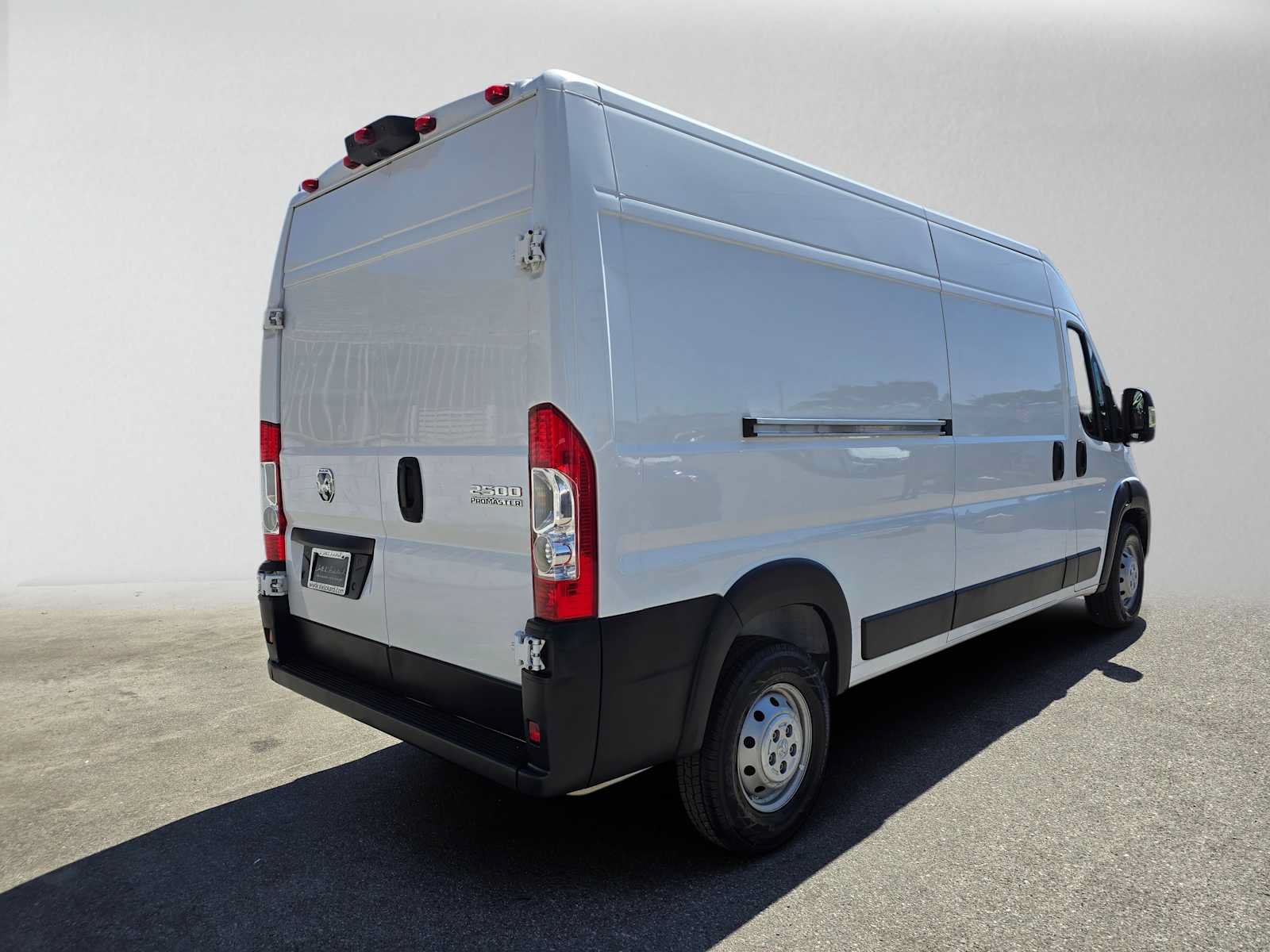 Used 2023 RAM ProMaster 2500 FWD image 3