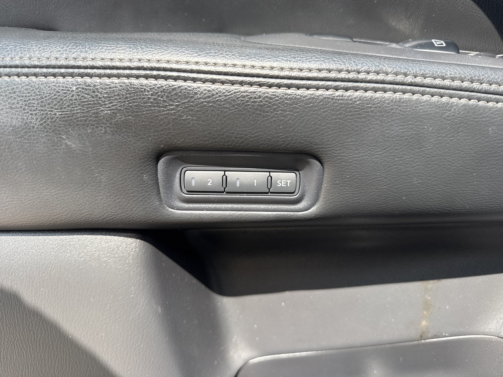 Used 2015 Nissan Pathfinder Platinum FWD image 13