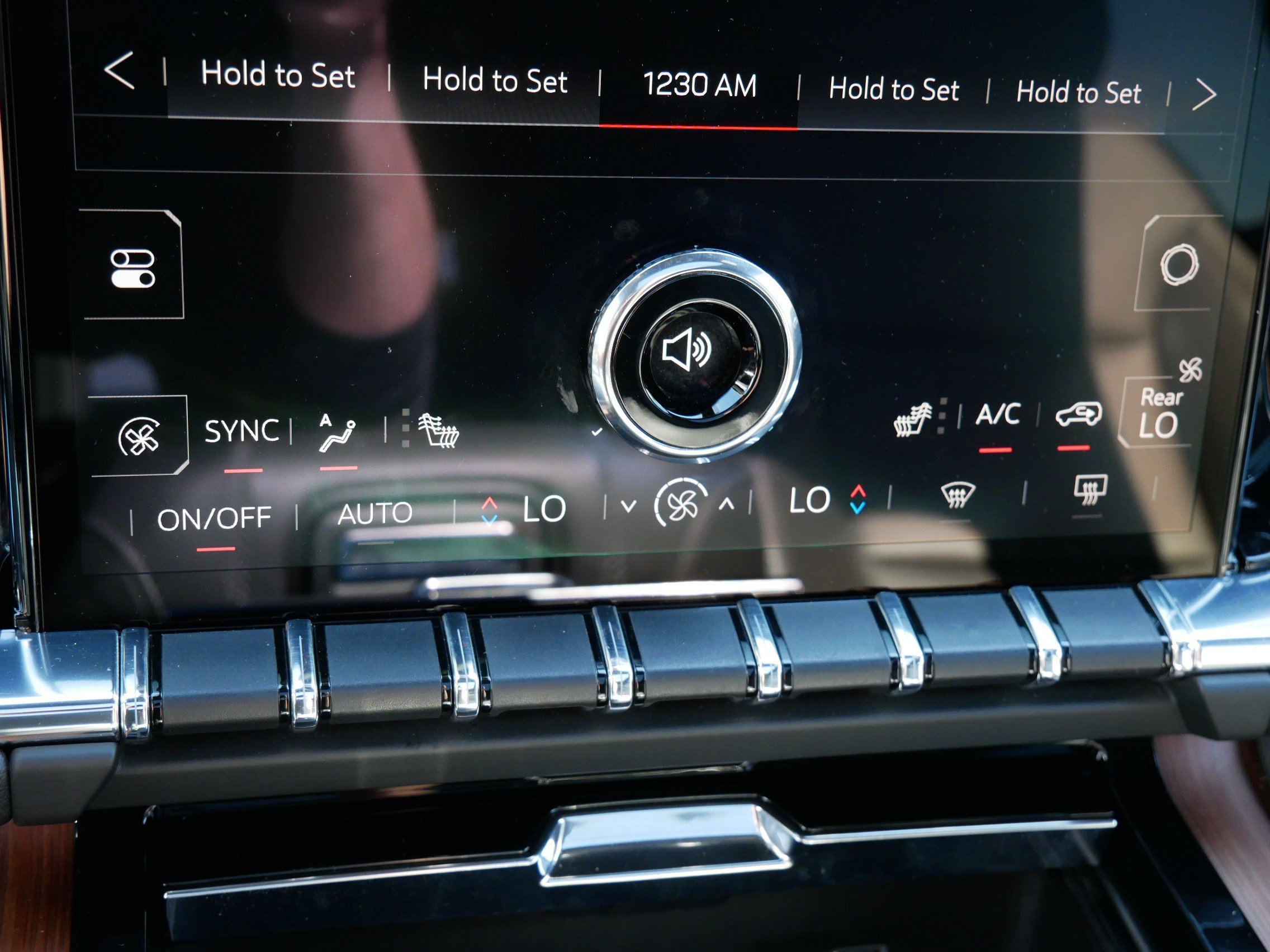 Used 2025 GMC Yukon XL Denali w/ Sun & Power Step Package AWD/4WD image 23