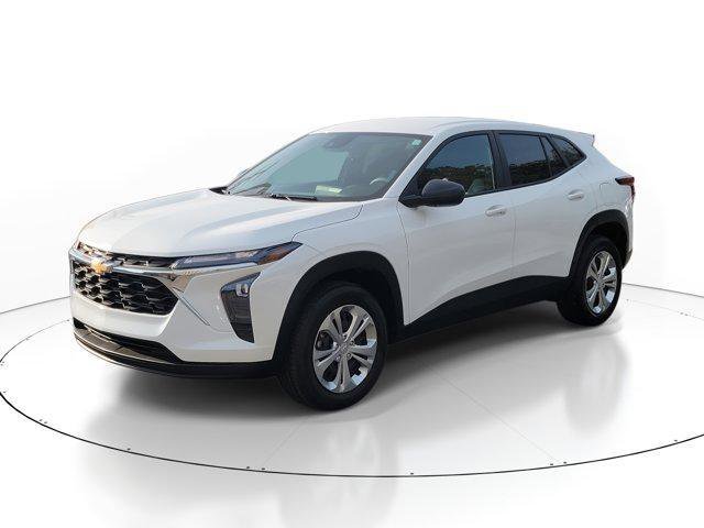 Used 2024 Chevrolet Trax LS image 2