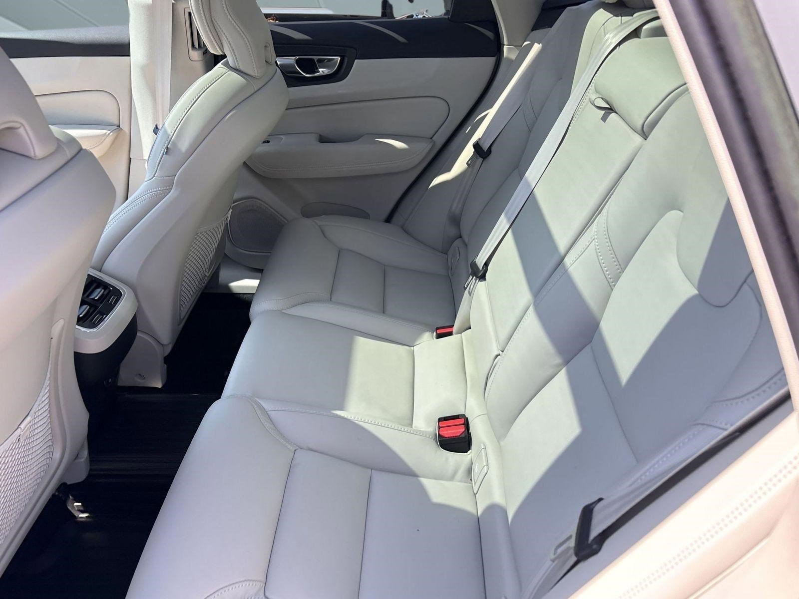 Used 2023 Volvo XC60 B5 Ultimate w/ Climate Package image 25