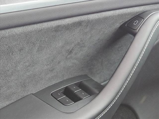 Used 2025 Tesla Model Y Long Range AWD/4WD image 10
