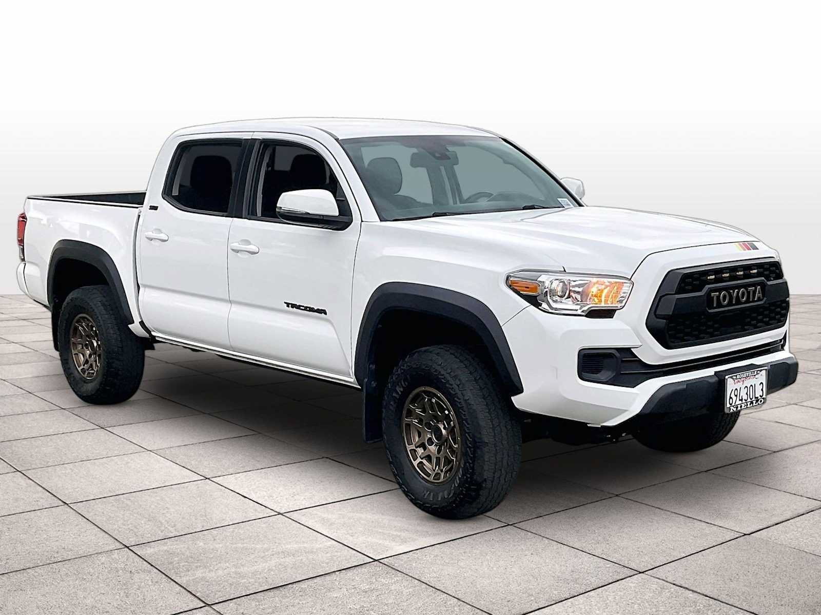 Used 2022 Toyota Tacoma SR5 w/ Trail Edition AWD/4WD image 2