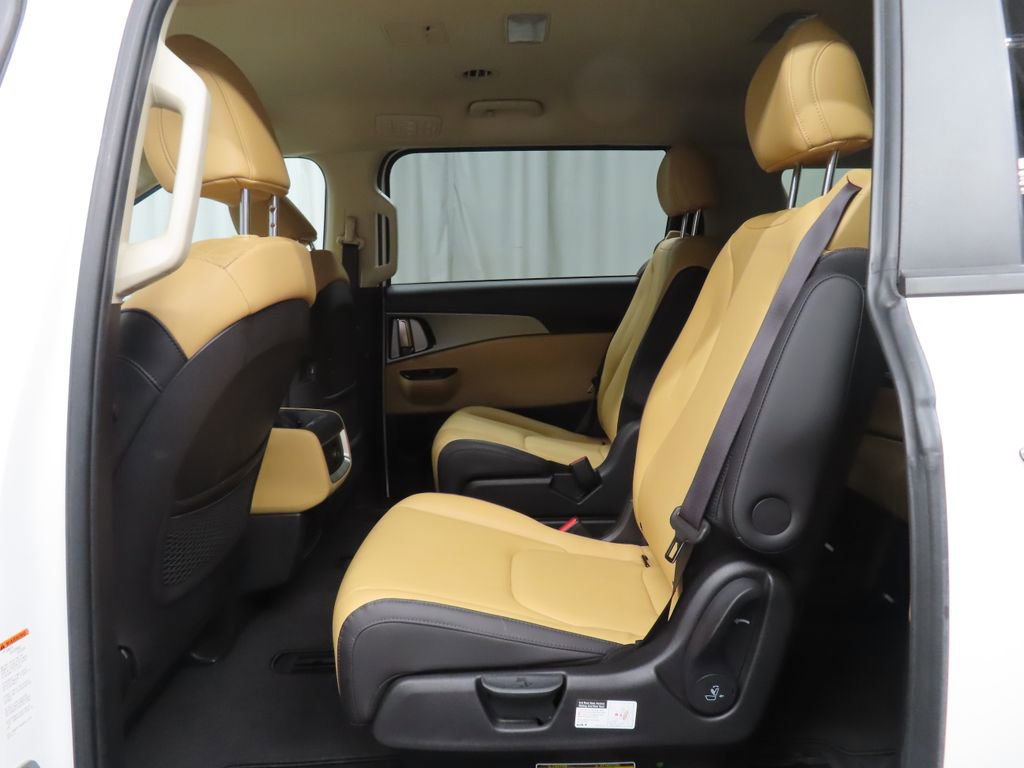 Used 2022 Kia Carnival LX FWD image 13