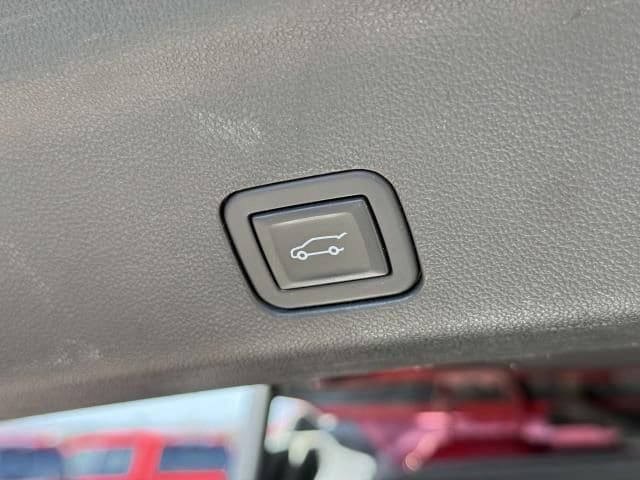 Used 2023 GMC Yukon XL SLT w/ SLT Premium Package AWD/4WD image 10