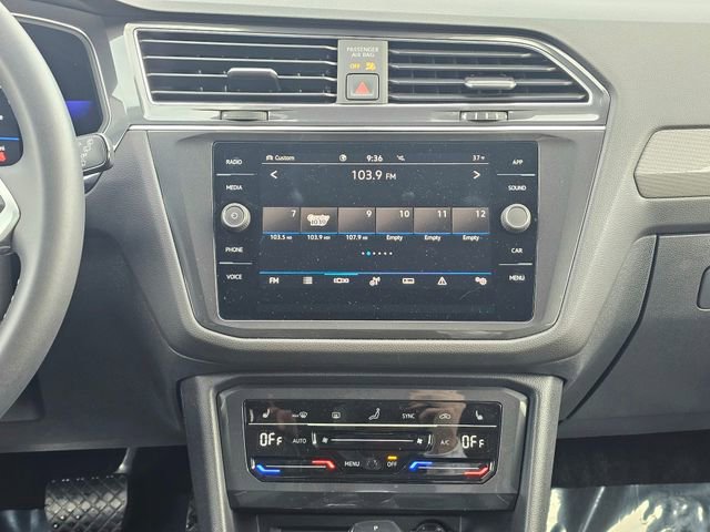 Used 2022 Volkswagen Tiguan SE image 37