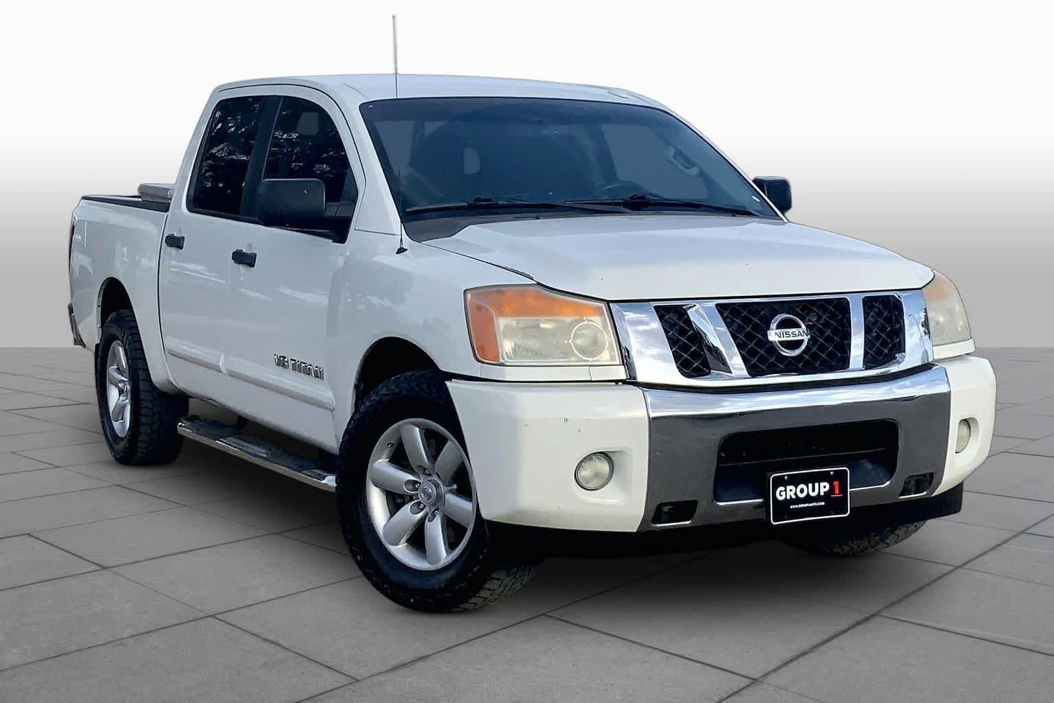 Used 2014 Nissan Titan SV w/ SV Value Truck Package RWD image 3