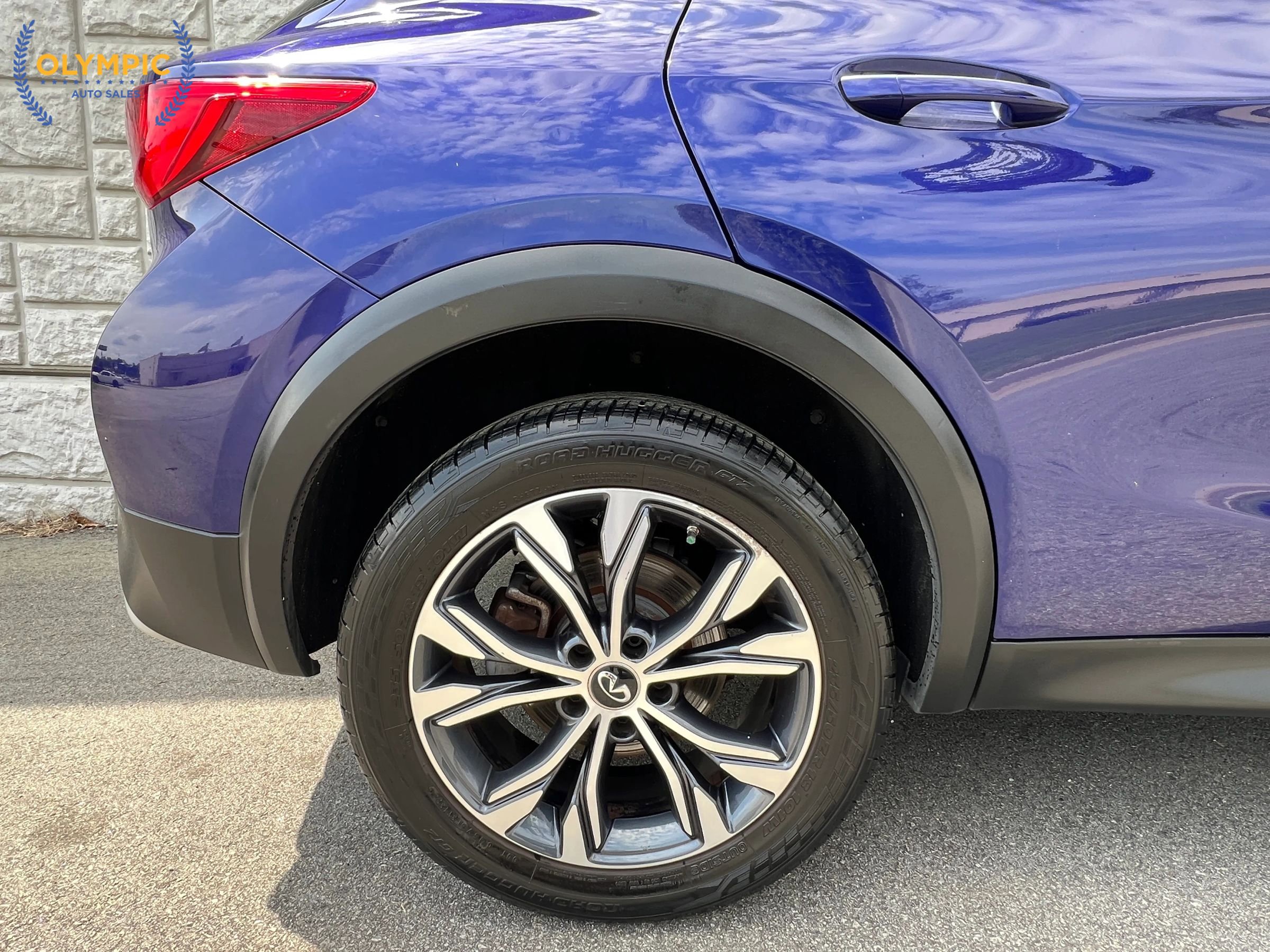 Used 2018 INFINITI QX30 Premium w/ Cargo Package AWD/4WD image 12