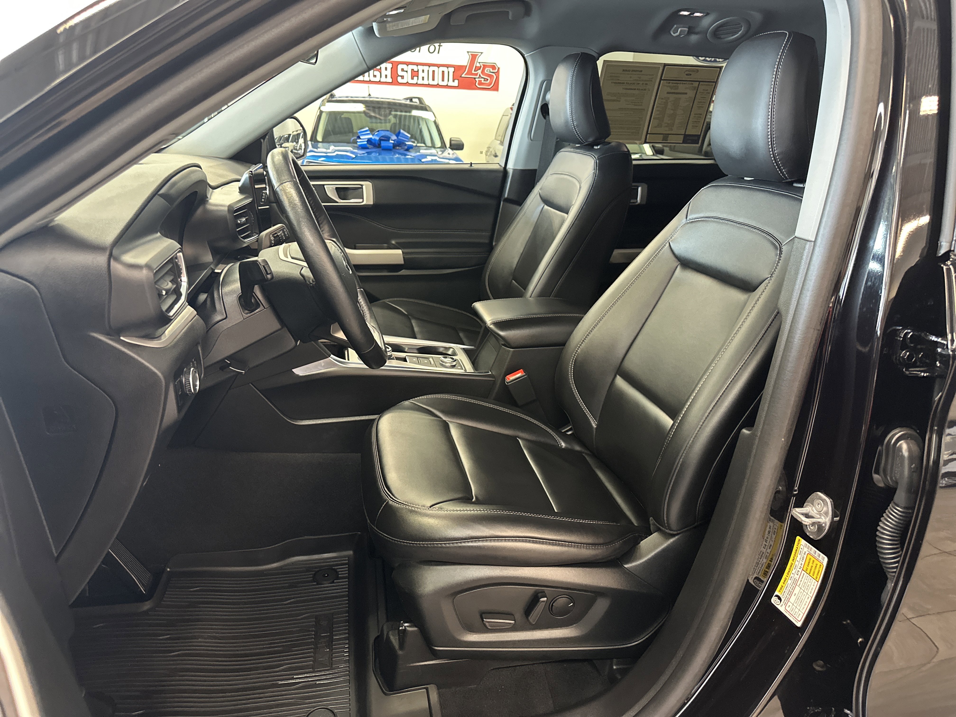 Used 2023 Ford Explorer XLT w/ Equipment Group 202A image 4