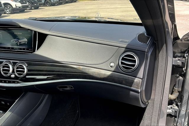 Used 2017 Mercedes-Benz S 550 Sedan image 21