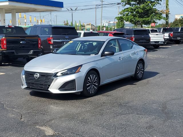 Used 2024 Nissan Altima 2.5 SV FWD image 3
