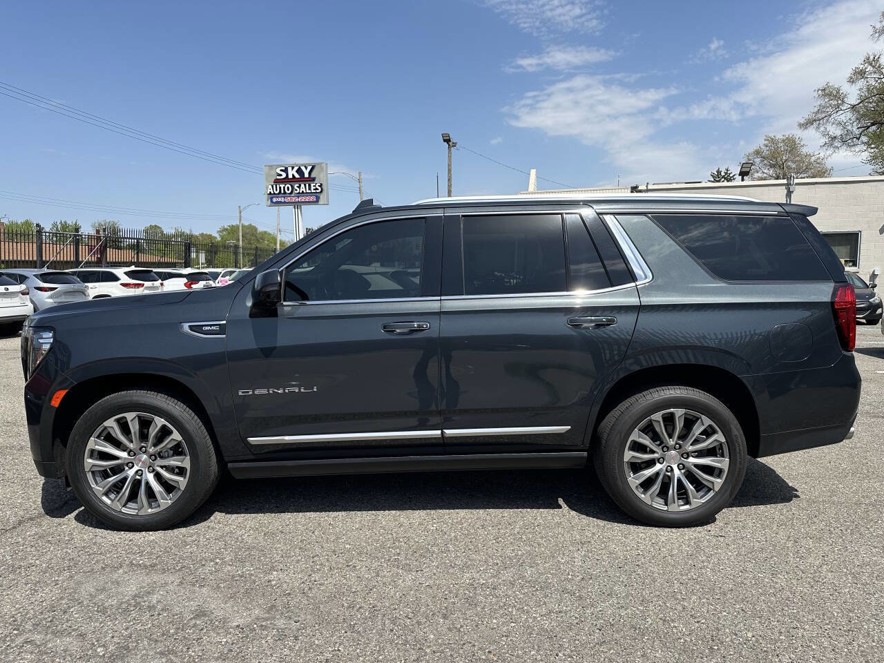 Used 2021 GMC Yukon Denali w/ Denali Premium Package image 4