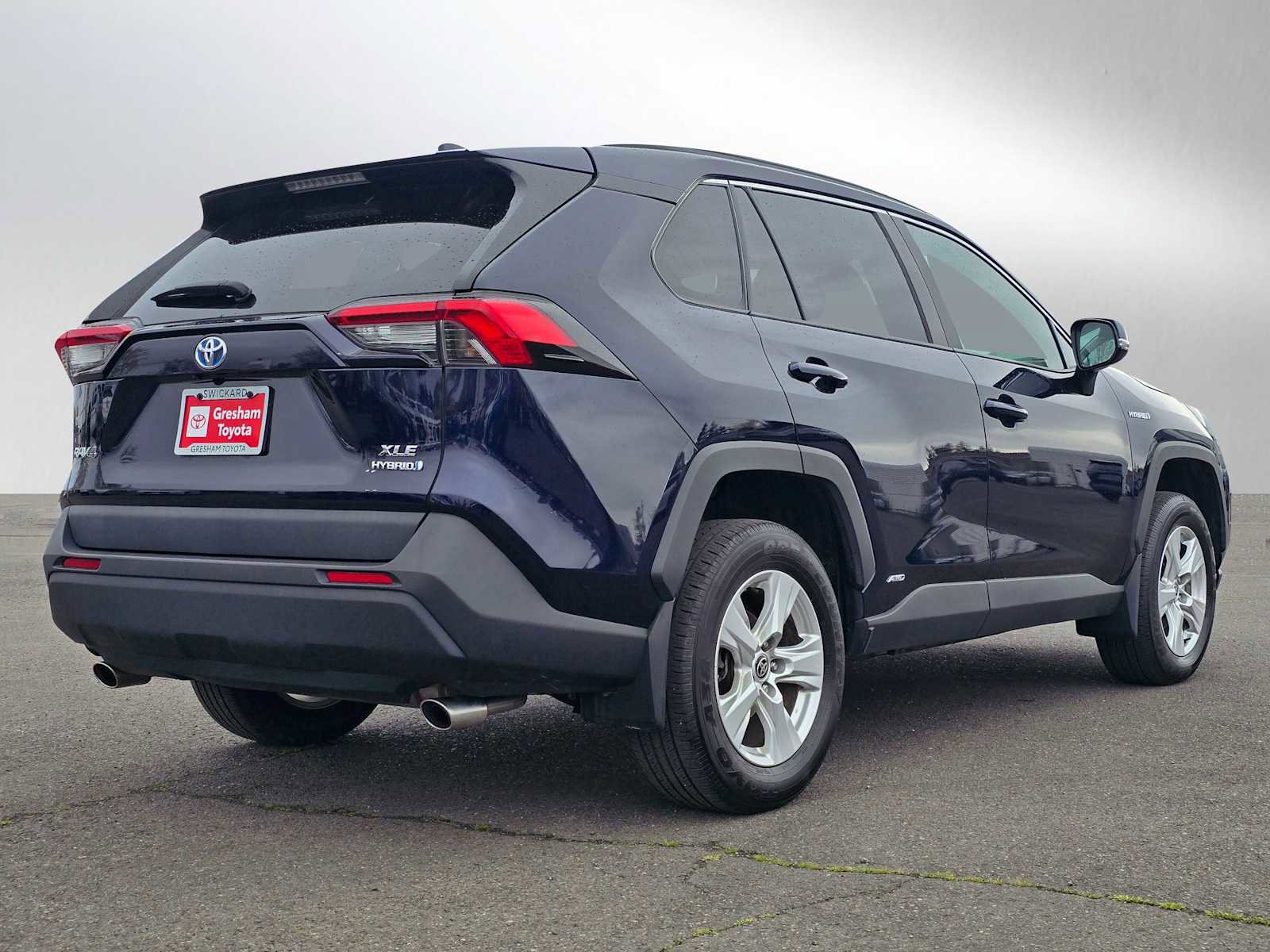 Used 2021 Toyota RAV4 XLE w/ Convenience Package image 3