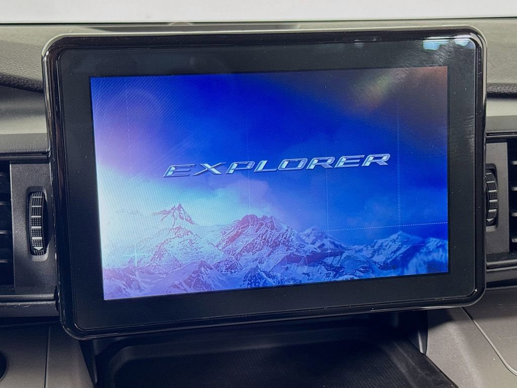 Used 2024 Ford Explorer XLT AWD/4WD image 33