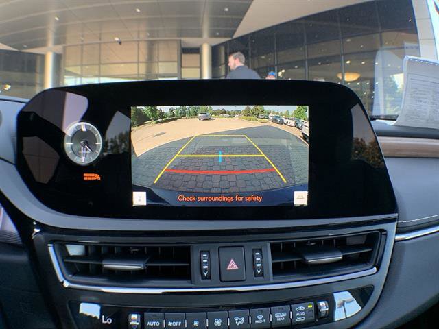 Used 2025 Lexus ES 300h w/ Premium Package image 9