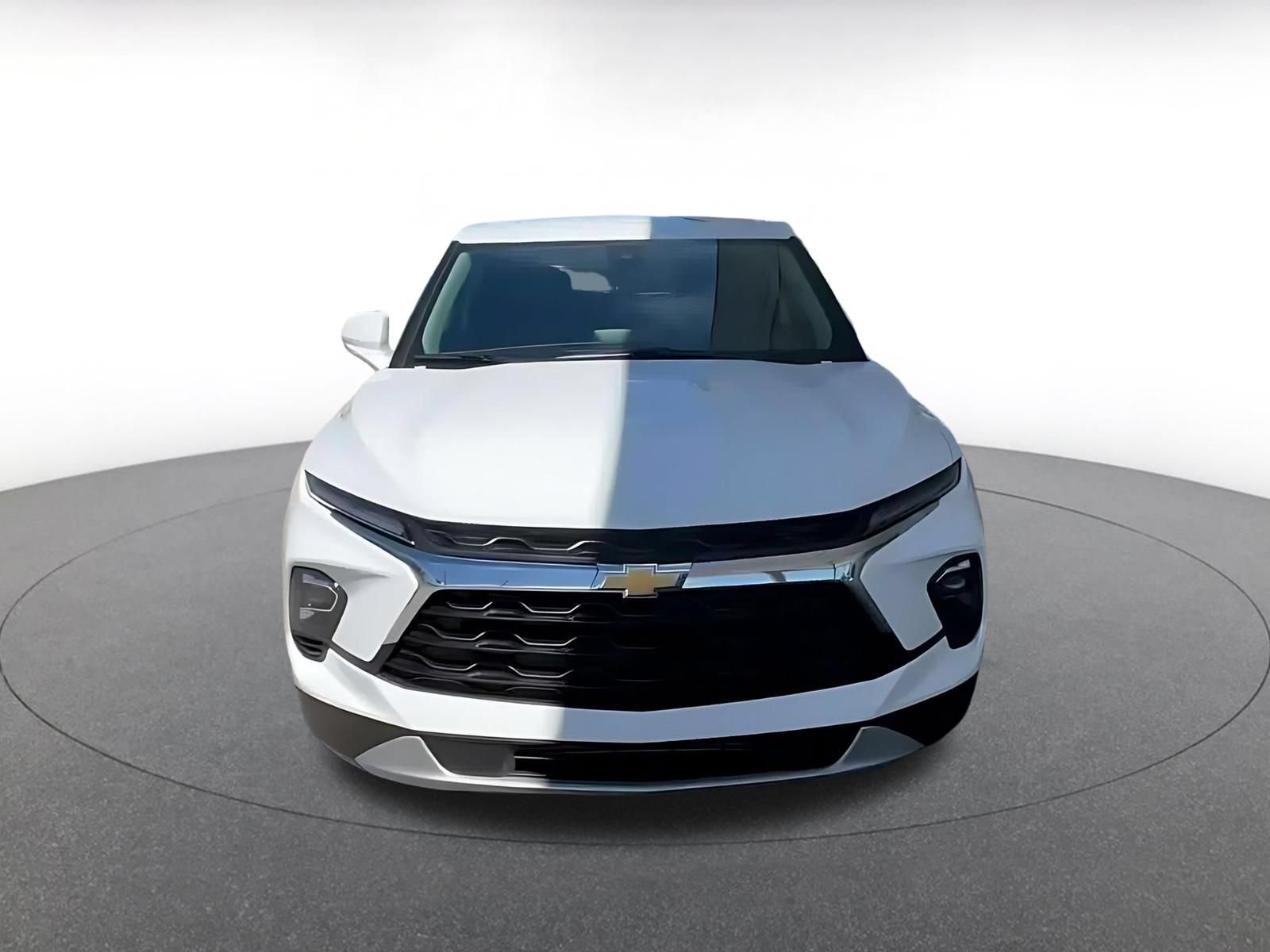 Used 2026 Chevrolet Blazer LT FWD image 4