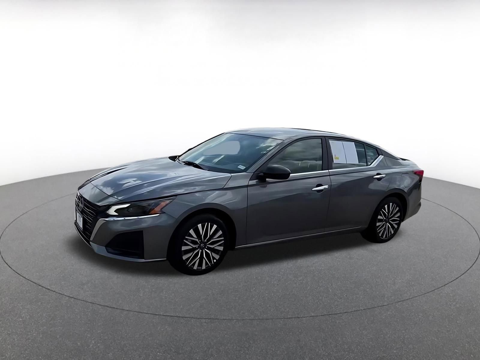 Used 2025 Nissan Altima 2.5 SV FWD image 8