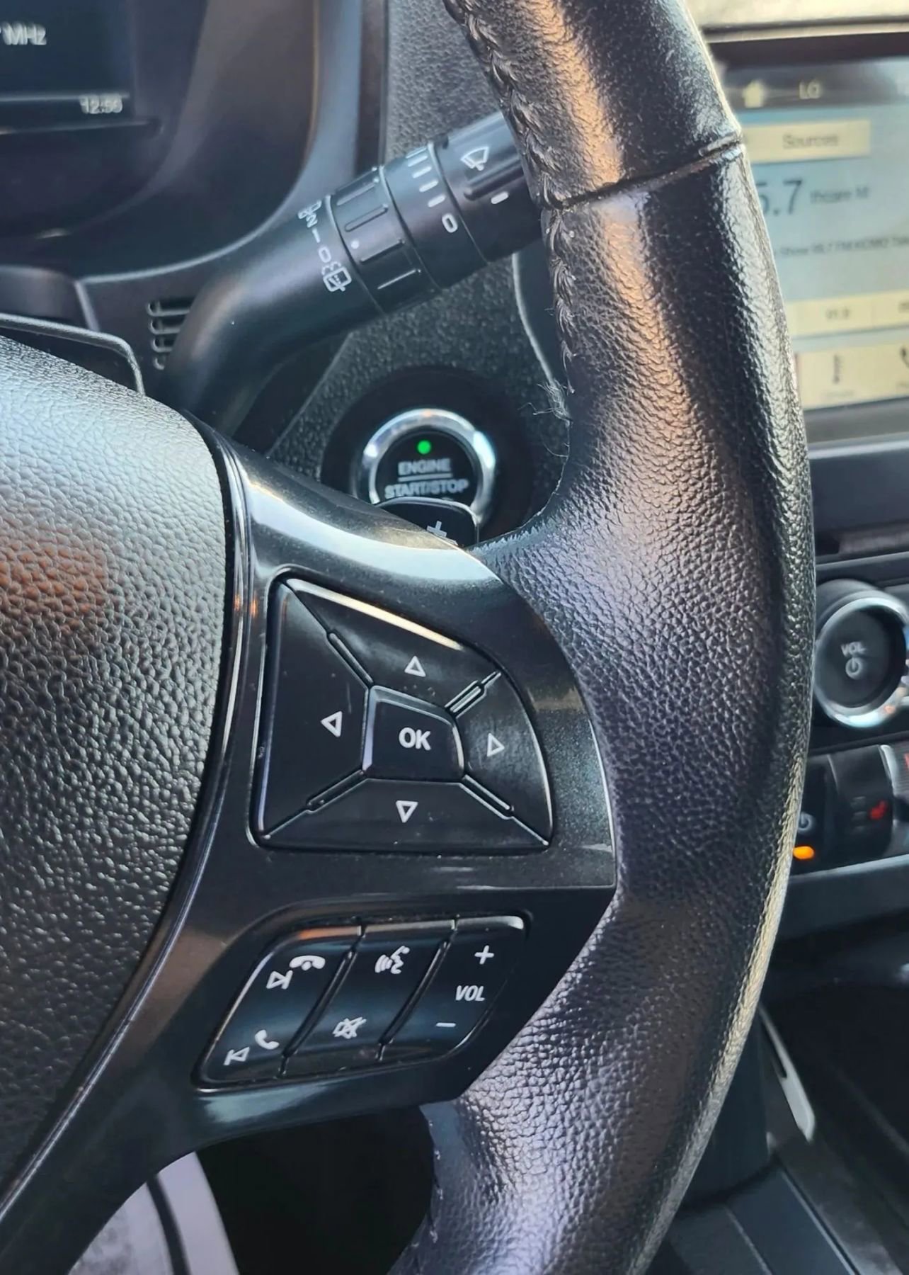 Used 2017 Ford Explorer XLT w/ Equipment Group 202A image 30