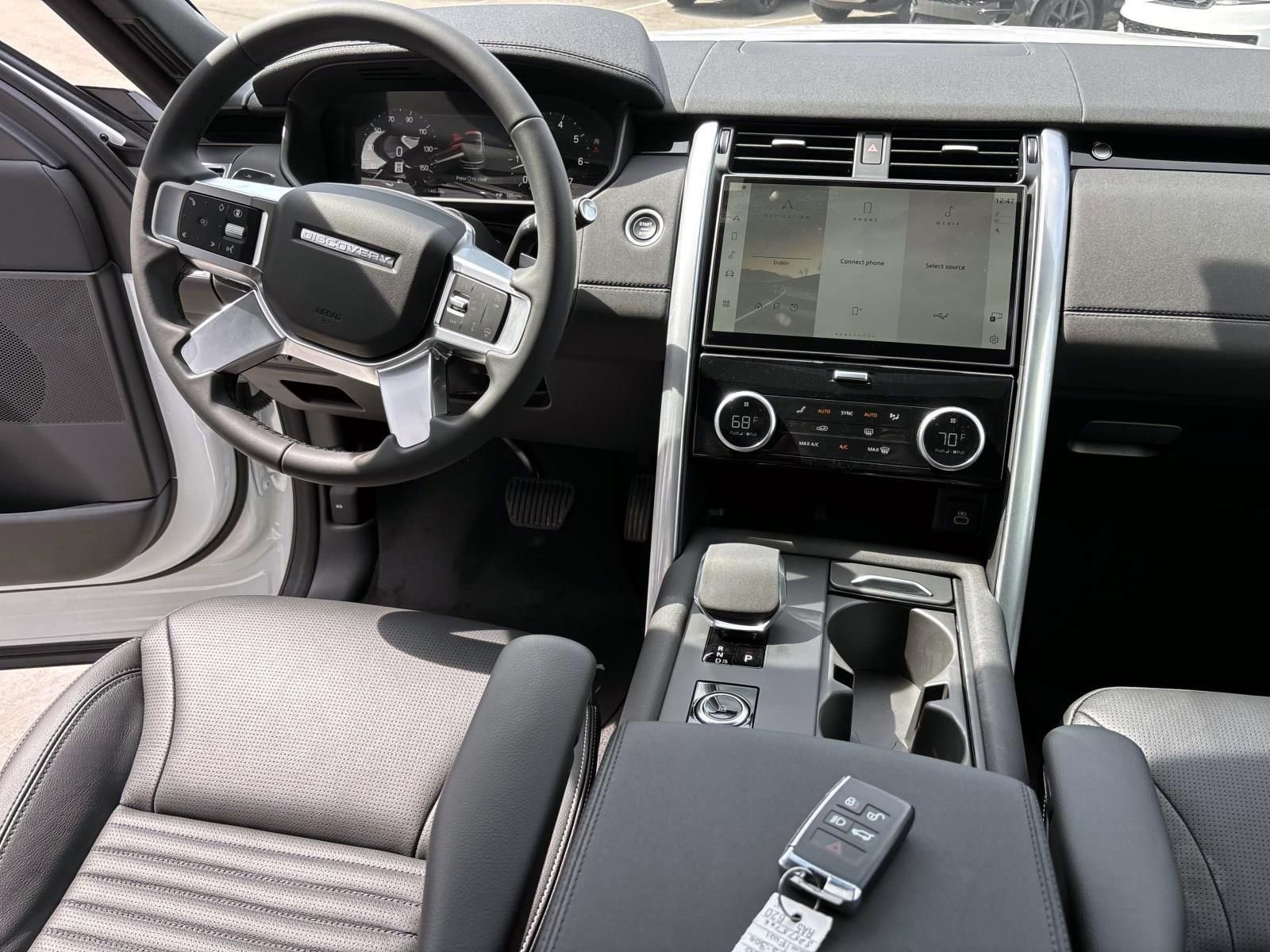 Used 2025 Land Rover Discovery S AWD/4WD image 27