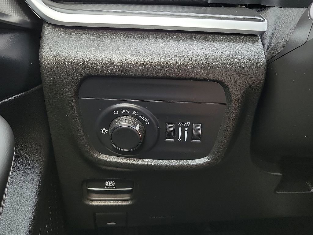 Used 2024 Jeep Grand Cherokee L Laredo image 15