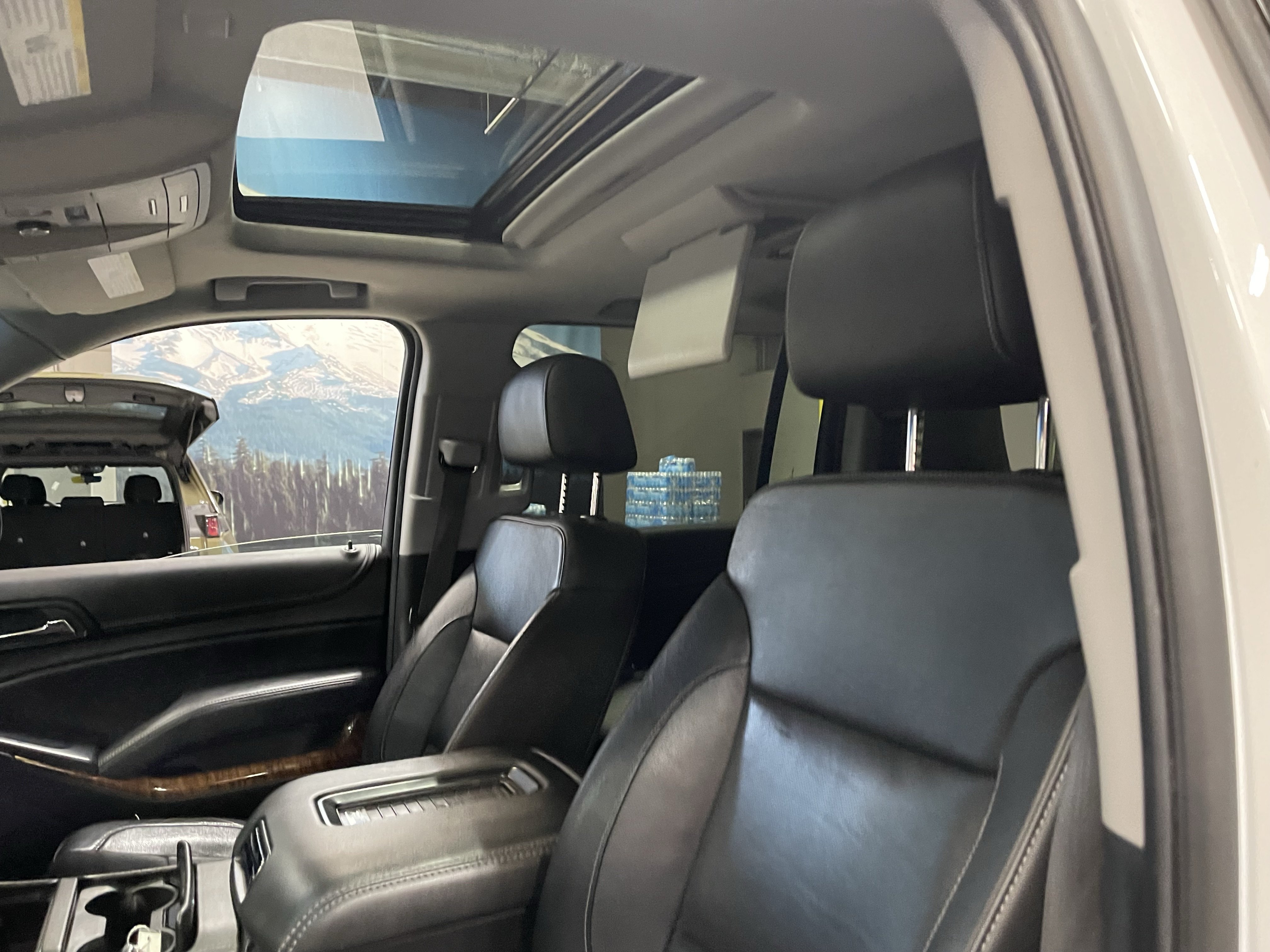 Used 2019 Chevrolet Suburban Premier AWD/4WD image 21