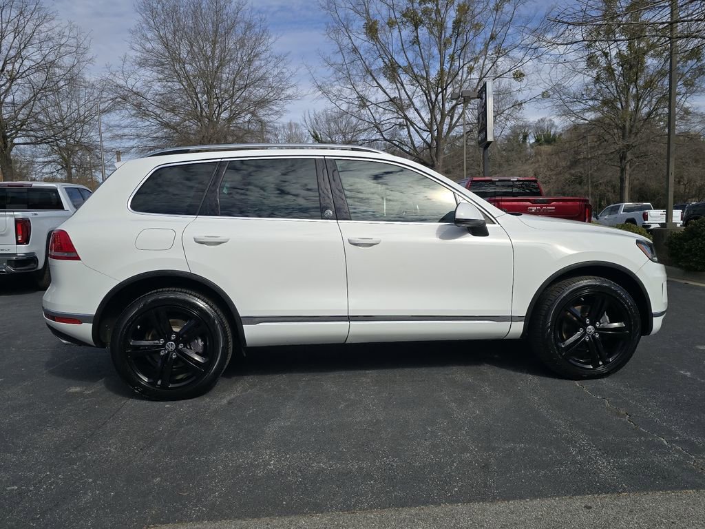 Used 2017 Volkswagen Touareg Wolfsburg Edition image 2