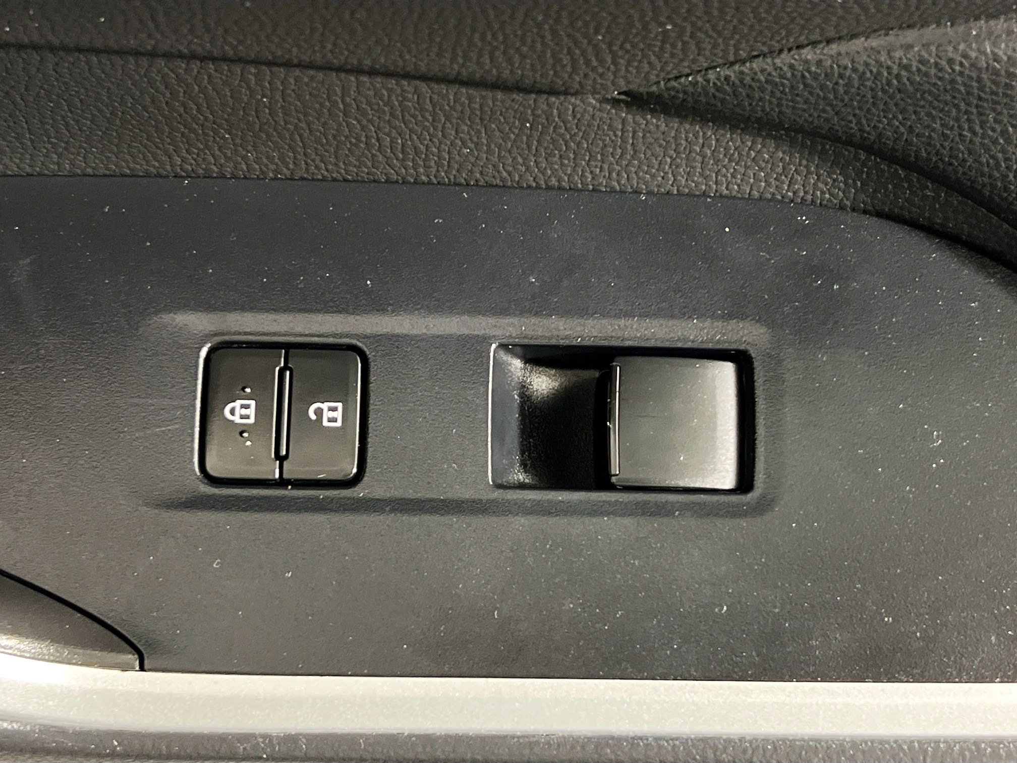 Used 2022 Toyota RAV4 LE FWD image 29