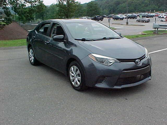 Used 2015 Toyota Corolla LE image 2