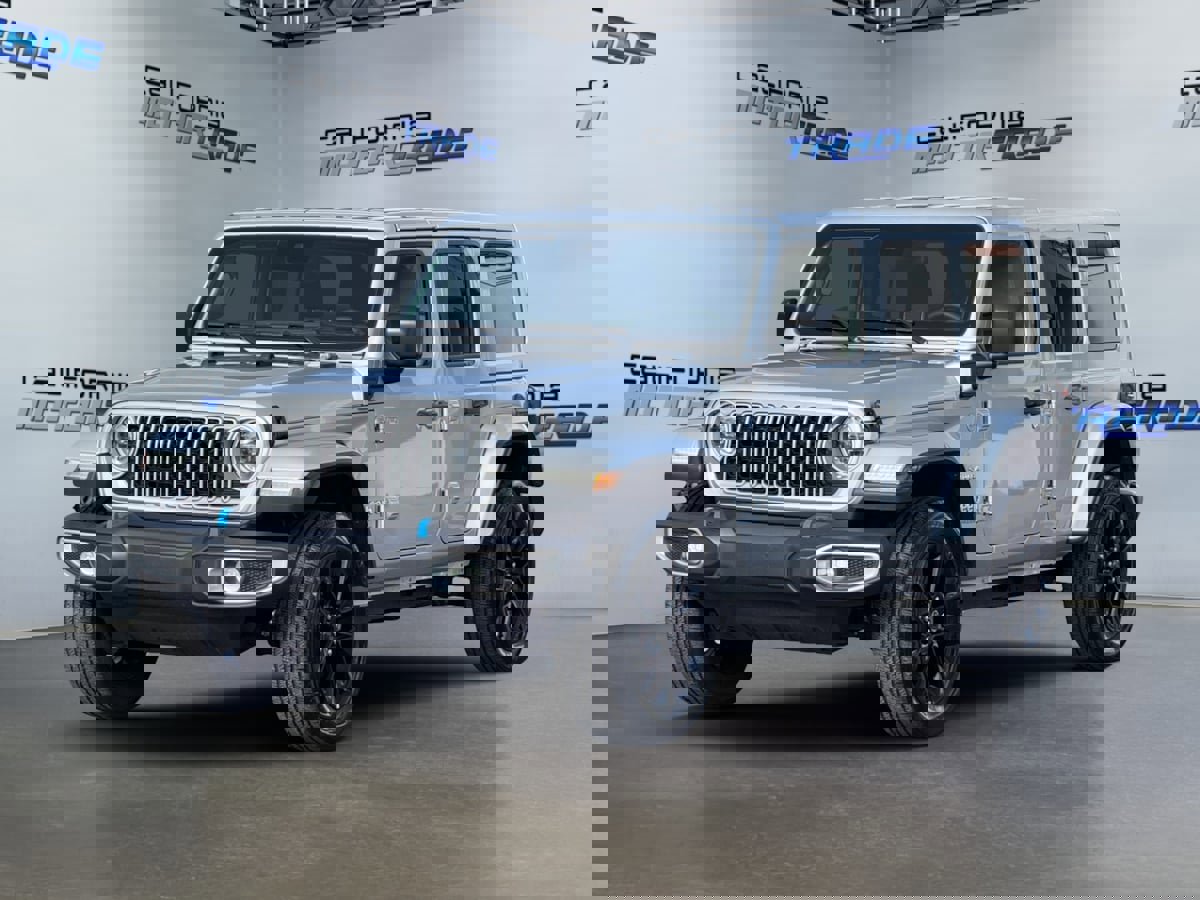 Used 2024 Jeep Wrangler Sahara image 9