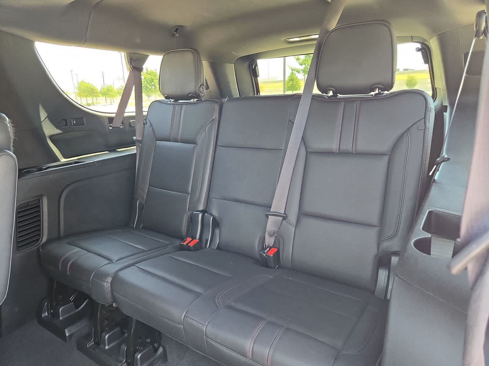 Used 2022 Chevrolet Suburban RST w/ Luxury Package RWD image 38
