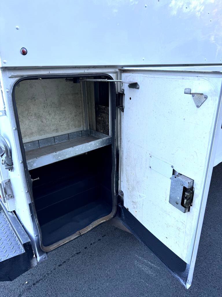 Used 2010 Ford E-350 and Econoline 350 Super Duty image 28