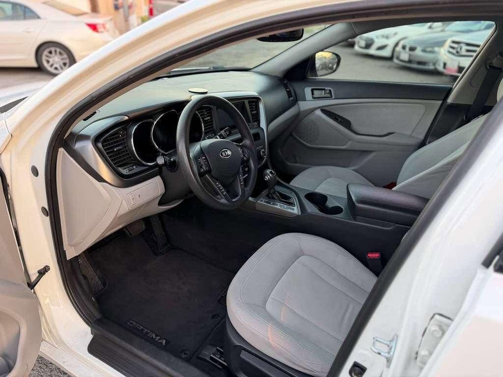 Used 2011 Kia Optima LX image 12