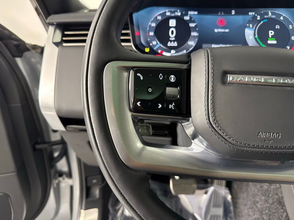 Used 2025 Land Rover Range Rover SE AWD/4WD image 17