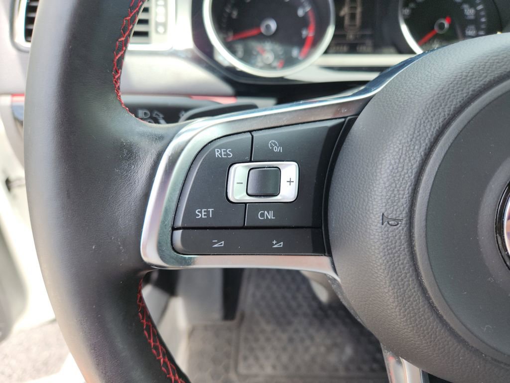 Used 2015 Volkswagen Jetta GLI SE image 27