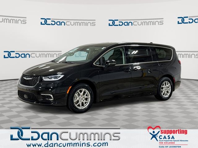 Used 2024 Chrysler Pacifica Touring-L FWD image 1