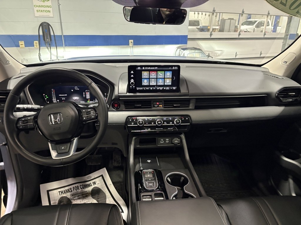 Used 2025 Honda Pilot Elite image 17