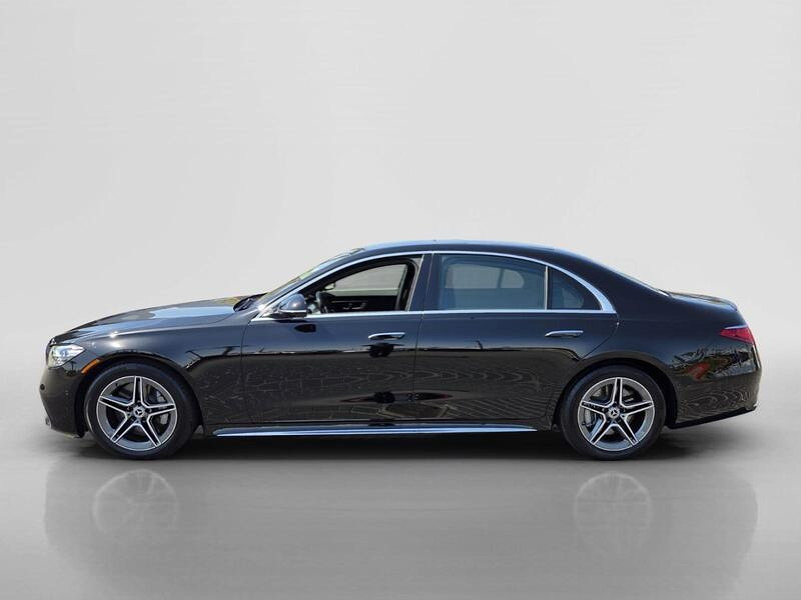 Certified 2025 Mercedes-Benz S 500 4MATIC image 2